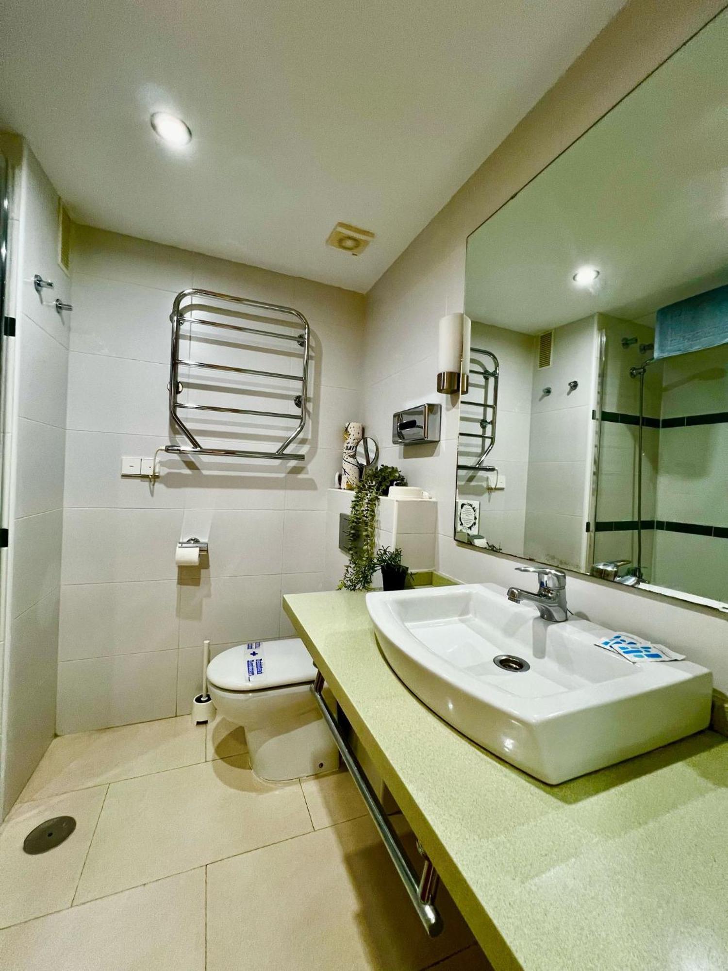 Frontal Sea View Apartment Benalbeach เบนัลมาเดนา ภายนอก รูปภาพ