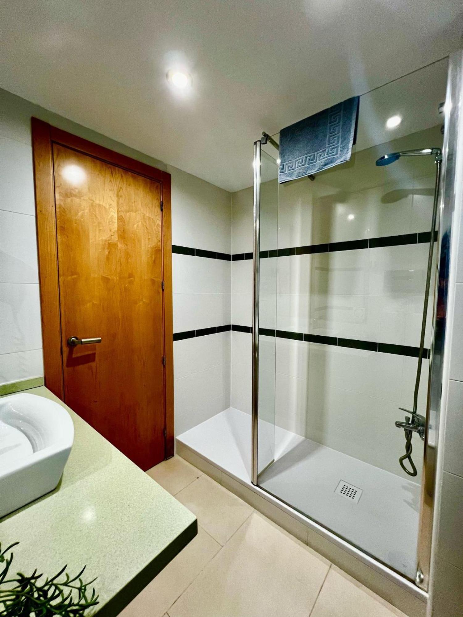 Frontal Sea View Apartment Benalbeach เบนัลมาเดนา ภายนอก รูปภาพ