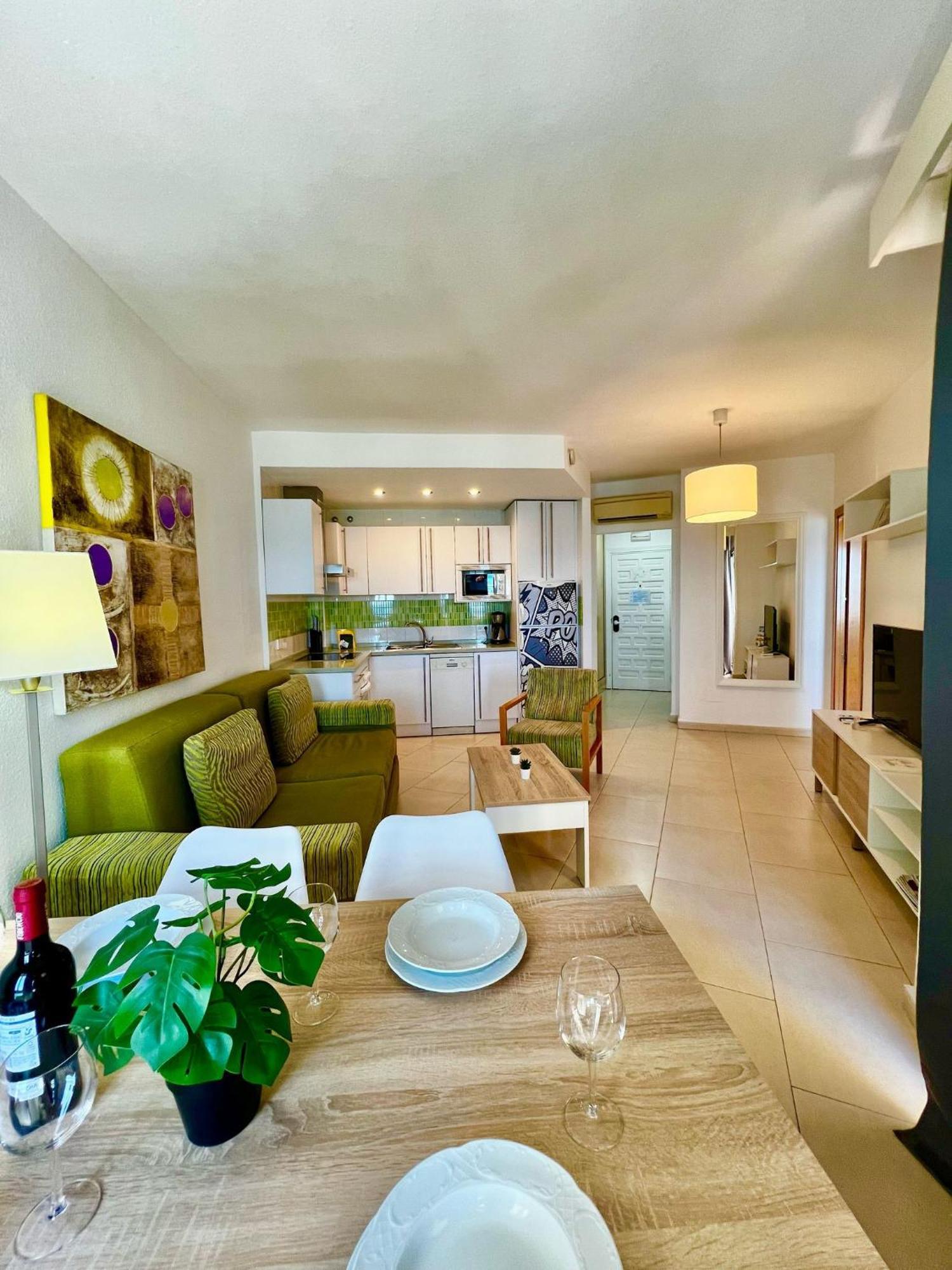 Frontal Sea View Apartment Benalbeach เบนัลมาเดนา ภายนอก รูปภาพ