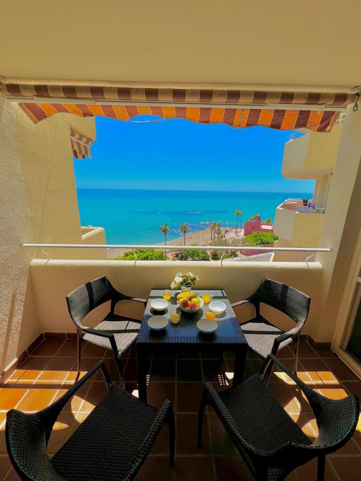 Frontal Sea View Apartment Benalbeach เบนัลมาเดนา ภายนอก รูปภาพ