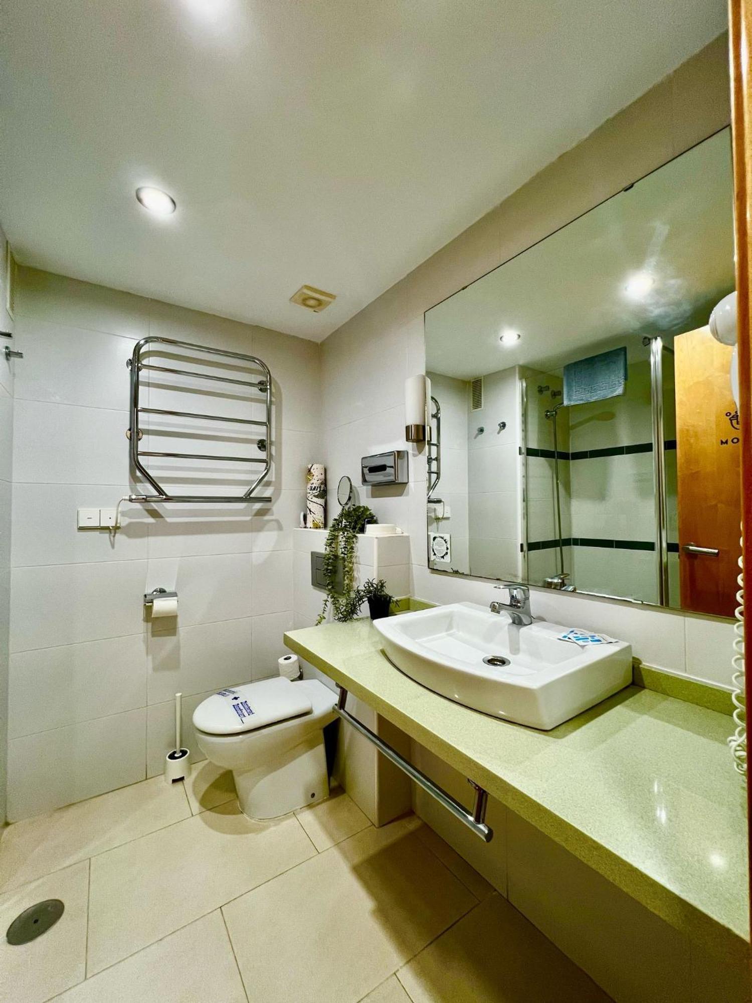 Frontal Sea View Apartment Benalbeach เบนัลมาเดนา ภายนอก รูปภาพ