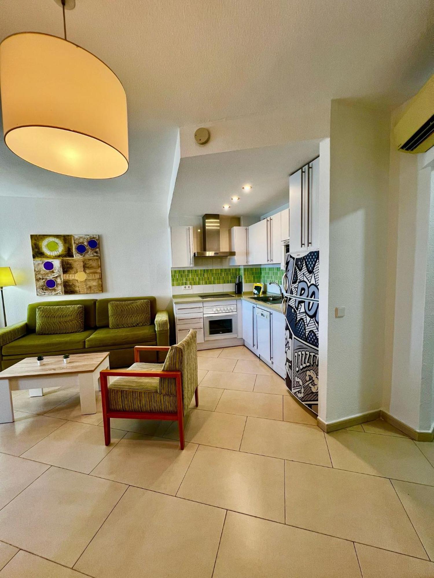 Frontal Sea View Apartment Benalbeach เบนัลมาเดนา ภายนอก รูปภาพ